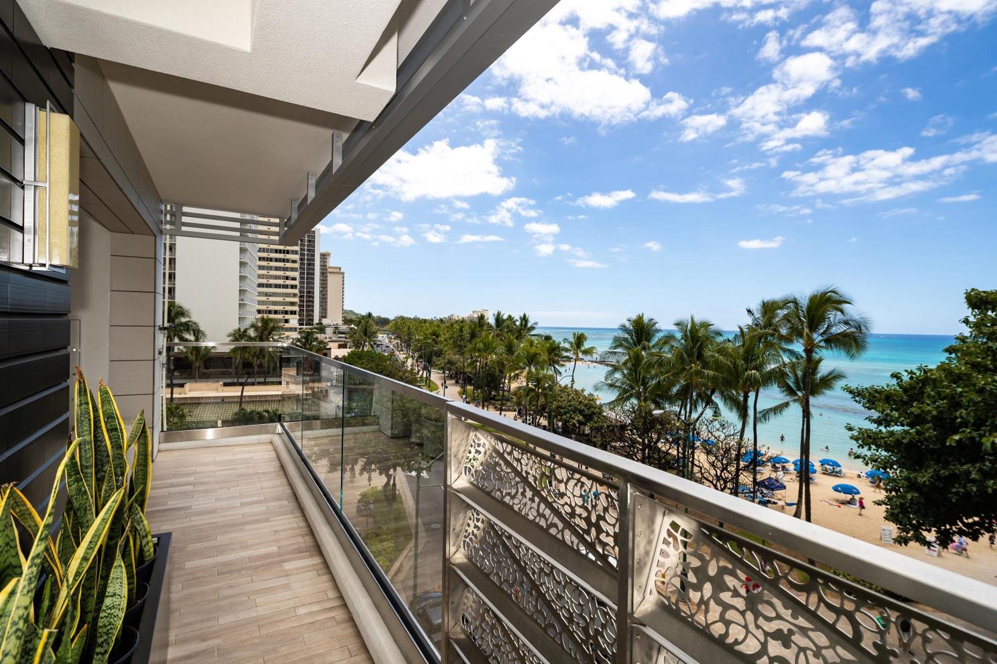 Espacio The Jewel Of Waikiki Honolulu Exterior photo